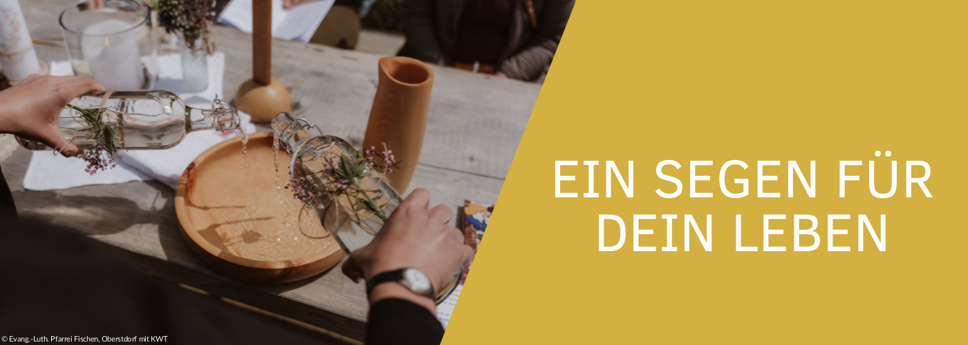 Taufschale aus Holz, in die Wasser gegossen wird