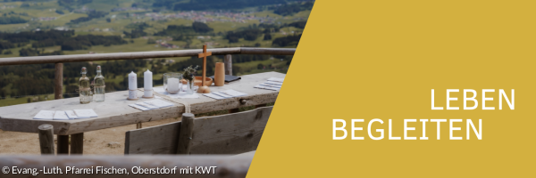 Tisch als Altar gedeckt.